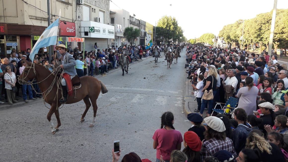 Hermoso desfile y espectáculos de calidad en la primera jornada de la Fiesta de las Tropillas | Sendero Regional