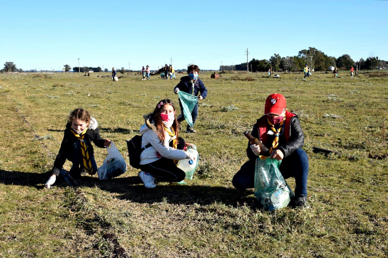 Día del medio Ambiente: Se llevó a cabo una jornada de recolección de basura  y plantación de árboles | Sendero Regional