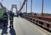 Una mujer se había encadenado al Puente Colgante, aunque fue persuadida y trasladada al Hospital
